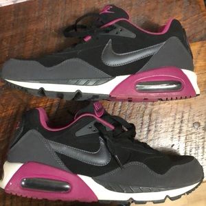 Nike women’s athletic shoes, EUC, size 10